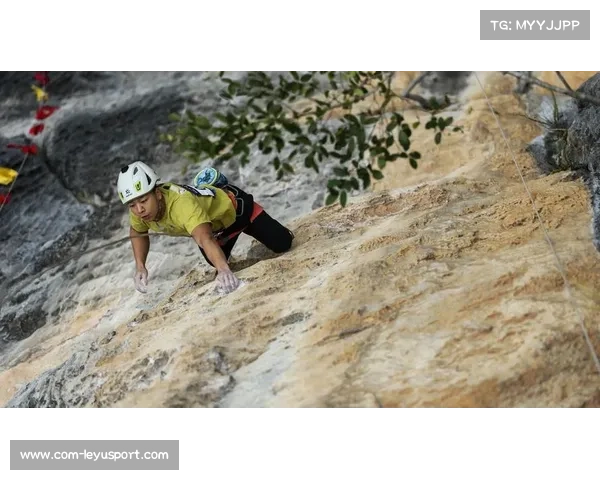 虚拟现实攀岩游戏震撼登陆亚青展区带你体验真实岩感挑战
